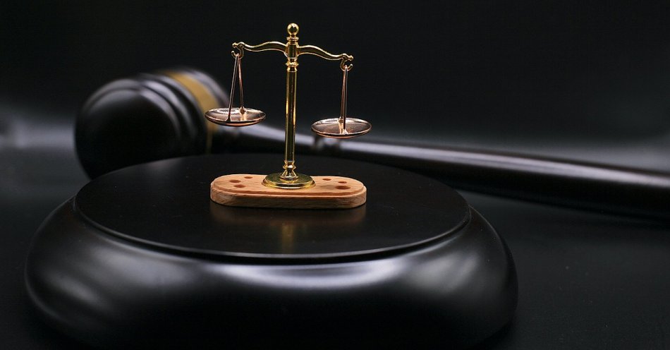 zdjęcie: Rozpoczął się proces trojga prawników oskarżonych o przywłaszczenie blisko 3 mln zł / pixabay/7499911