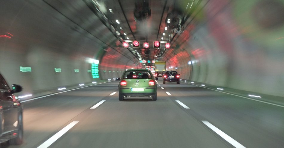 zdjęcie: 10 mln samochodów przejechało tunelem na Zakopiance / pixabay/962083