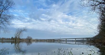 Most na powstającej obwodnicy Oświęcimia połączył brzegi Wisły