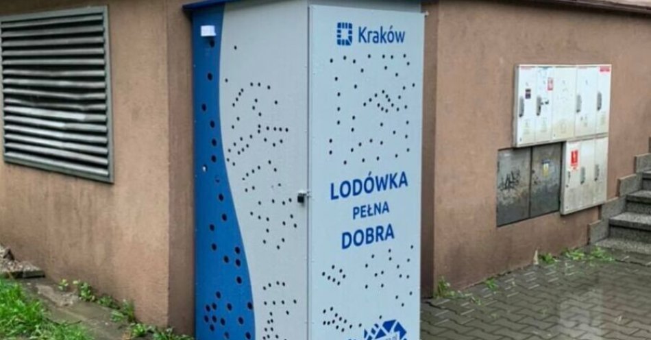 zdjęcie: Działa kolejna lodówka społeczna / fot. UM Kraków / Fot. materiały prasowe