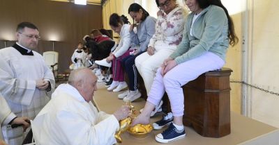 Papieska msza Wieczerzy Pańskiej w więzieniu dla kobiet w Rzymie