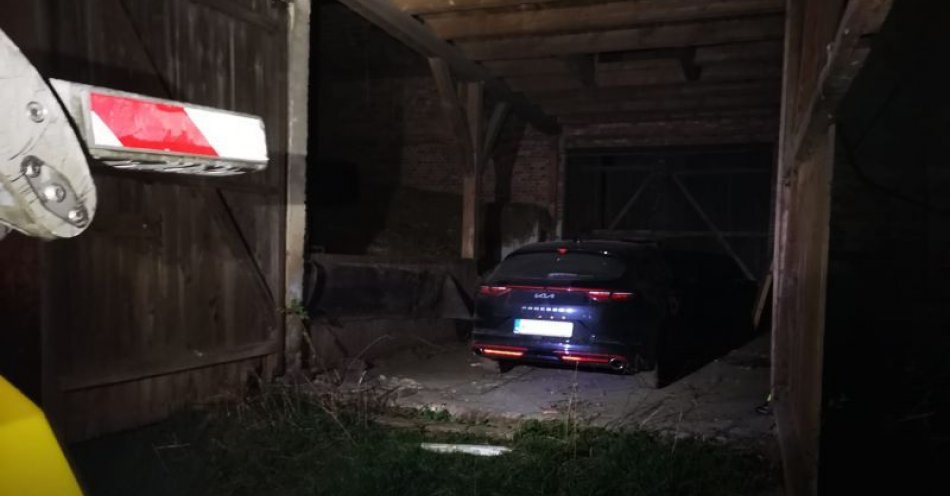 zdjęcie: Skradziony z terenu Niemiec pojazd marki Kia odnaleziony na terenie Bogatyni / fot. KPP w Zgorzelcu