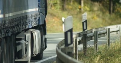 Zablokowana S6 po zderzeniu ciężarówek w Karczemkach w kierunku Łodzi