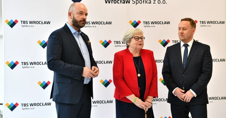 zdjęcie: TBS Wrocław Sp. z o.o. przekazał miastu 57 nowych mieszkań dla seniorów na Nowych Żernikach / fot. nadesłane