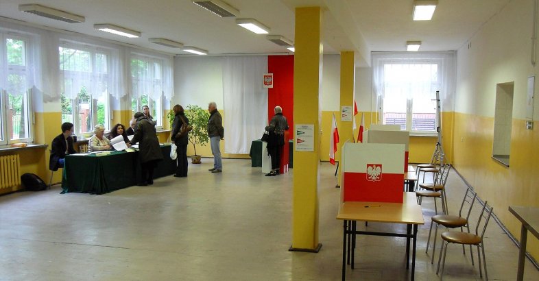 zdjęcie: Wybory w innym terminie! / fot. By Artur Andrzej - Praca własna, CC BY-SA 4.0, https://commons.wikimedia.org/w/index.php?curid=40111490