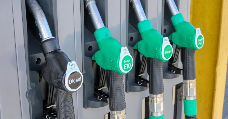 zdjęcie: Ceny na stacjach paliw będą nadal spadać? Okazuje się, że nie / pixabay/4978824