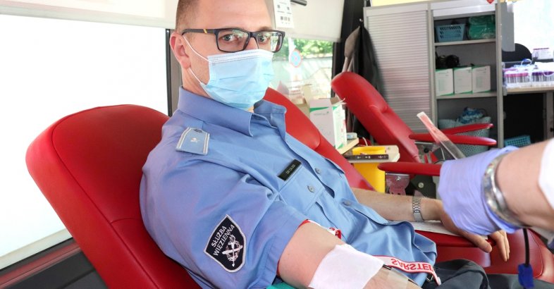 zdjęcie: Funkcjonariusz ZK Malbork rekordzistą w SW w oddawaniu krwi / fot. nadesłane