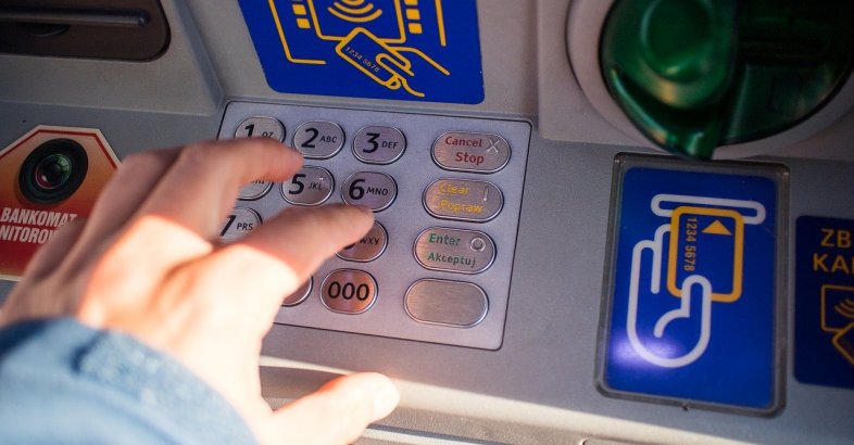 zdjęcie: Wypłat z bankomatów najmniej od 14 lat / pixabay/2923515
