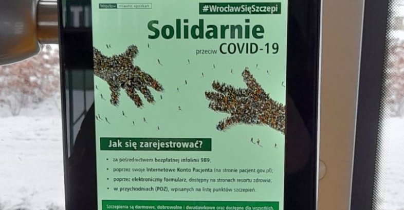 zdjęcie: #WrocławSięSzczepi – Solidarnie przeciw COVID-19 | Transport do punktów szczepień i kampania informacyjna / fot. nadesłane