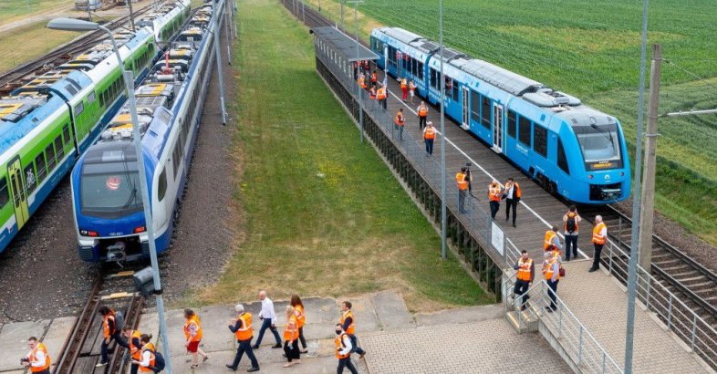 zdjęcie: Alstom zaprezentował pierwszy na świecie pociąg wodorowy / fot. PAP
