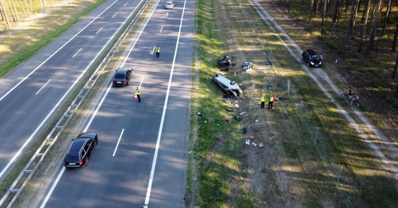 zdjęcie: KGP: w pierwszy weekend wakacji na polskich drogach doszło do 224 wypadków; zginęło 12 osób / fot. PAP