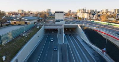Nieodpowiedzialni kierowcy urządzają sesje zdjęciowe w tunelu Południowej Obwodnicy Warszawy