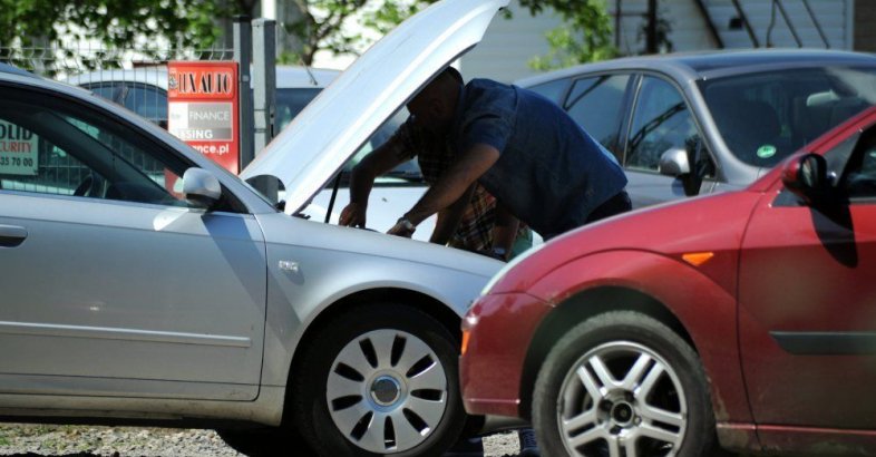 zdjęcie: Połowa sprzedawanych aut nie nadaje się do jazdy / fot. PAP