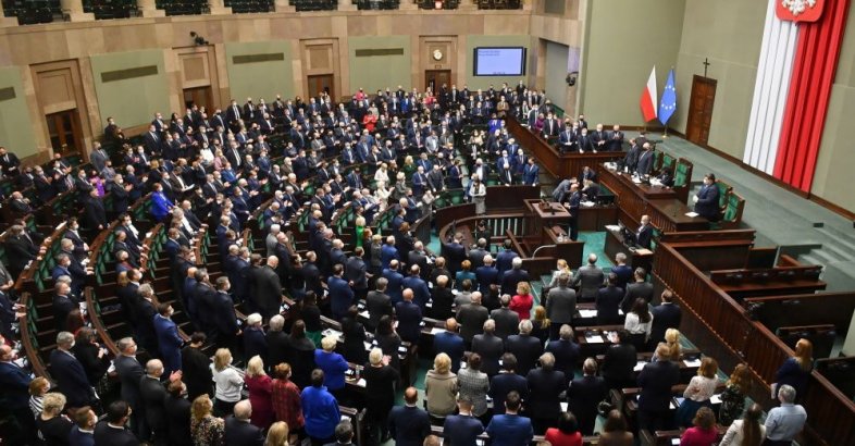 zdjęcie: Sejm uchwalił ustawę obniżającą VAT na żywność, paliwa i energię / fot. PAP