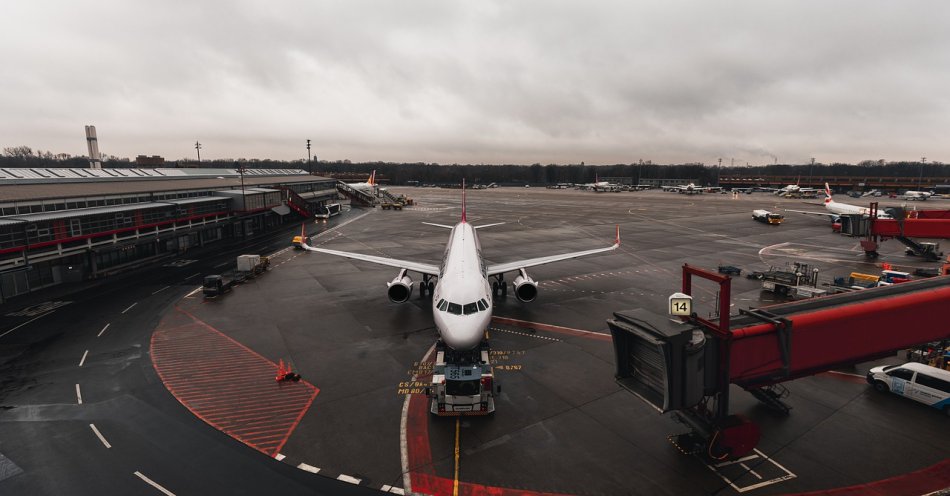 zdjęcie: Łódzkie lotnisko może uratować sytuację ograniczeń lotów na Okęciu / pixabay/4885803