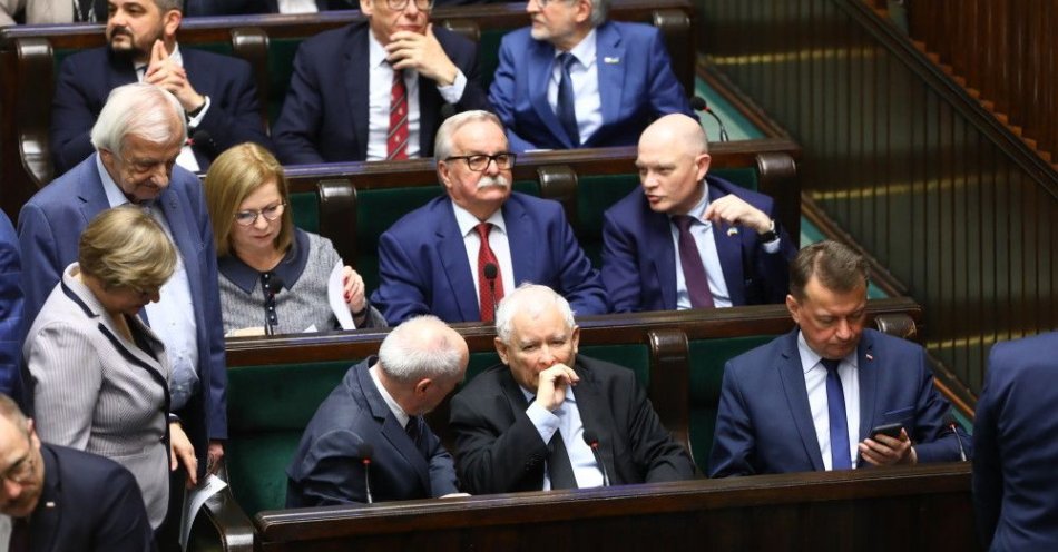 zdjęcie: Sejm odrzucił poprawki Senatu mówiące o 20-procentowej podwyżce płac dla nauczycieli / fot. PAP