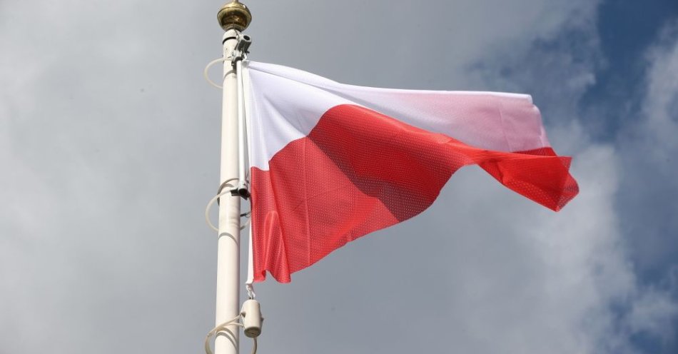zdjęcie: 2 maja obchodzimy Dzień Flagi Rzeczypospolitej Polskiej / fot. PAP