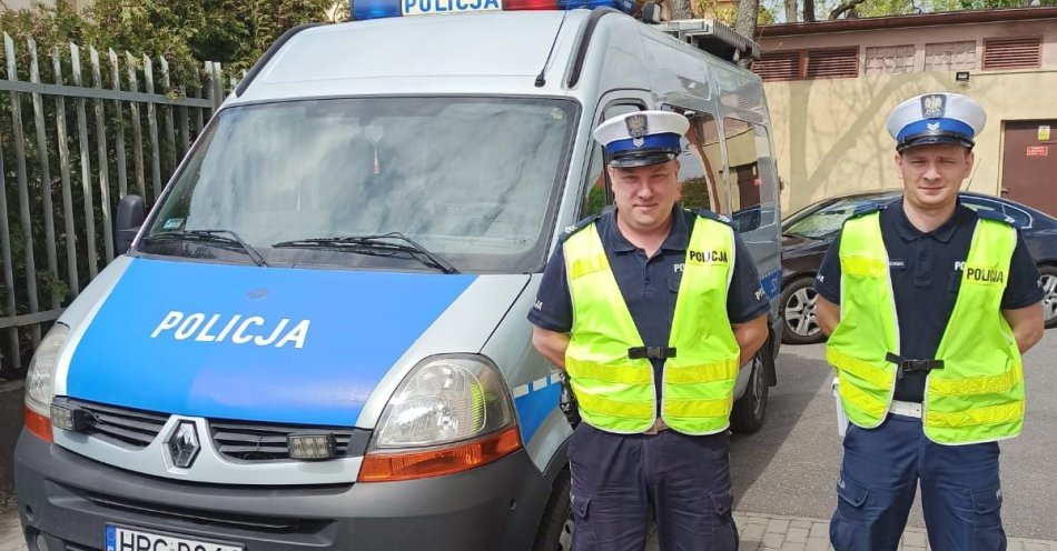 zdjęcie: Problem z pojazdem – pomogli policjanci / fot. KMP w Grudziądzu