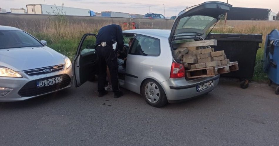 zdjęcie: Nietrzeźwy przewoził skradzioną kostkę brukową / fot. KPP w Zgorzelcu