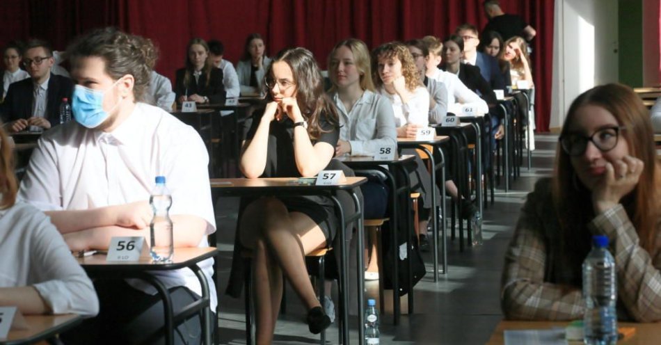zdjęcie: Na maturze egzaminy z języka polskiego i języka francuskiego na poziomie rozszerzonym / fot. PAP