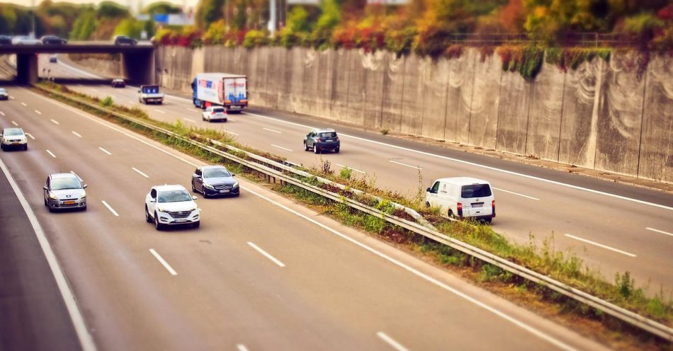 zdjęcie: Bezpieczna odległość między pojazdami / pixabay/1767107
