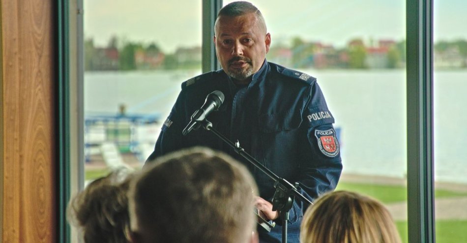zdjęcie: Spotkanie poświęcone  bezpieczeństwu nad mazurskimi jeziorami / fot. KPP w Mrągowie