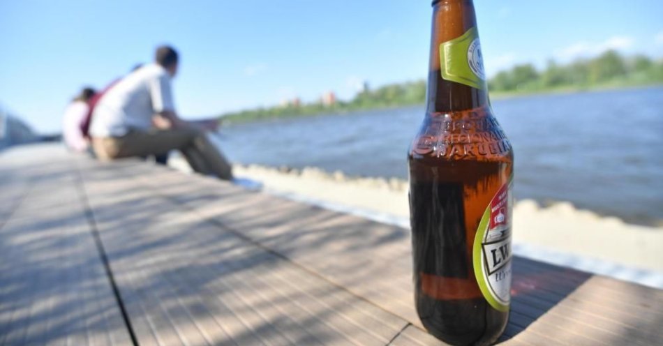 zdjęcie: Można już legalnie pić alkohol nad Wisłą / fot. PAP