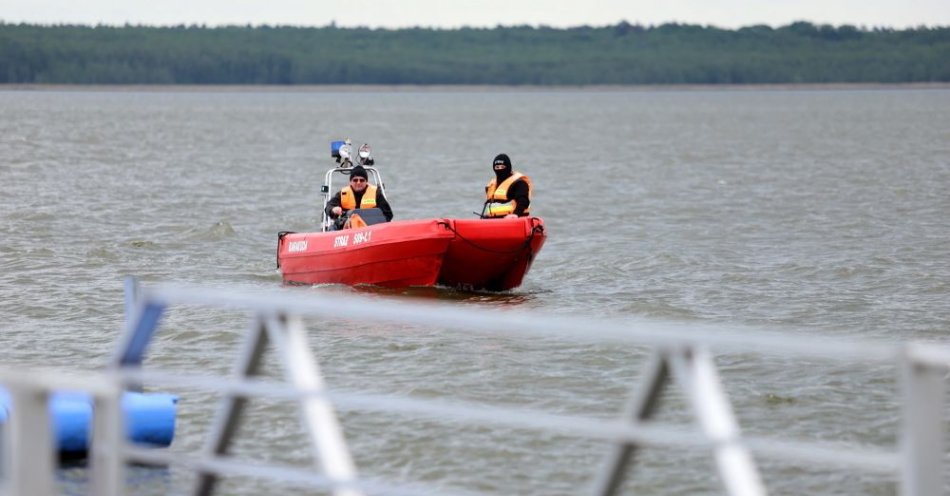 zdjęcie: 40-latek wypadł z łódki do Wisły; trwają poszukiwania / fot. PAP