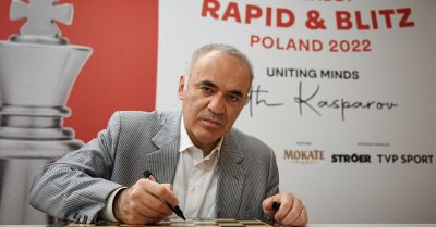 Garri Kasparow otworzył otworzył turniej Superbet Rapid & Blitz Poland. Jan-Krzysztof Duda wiceliderem po pierwszym dniu