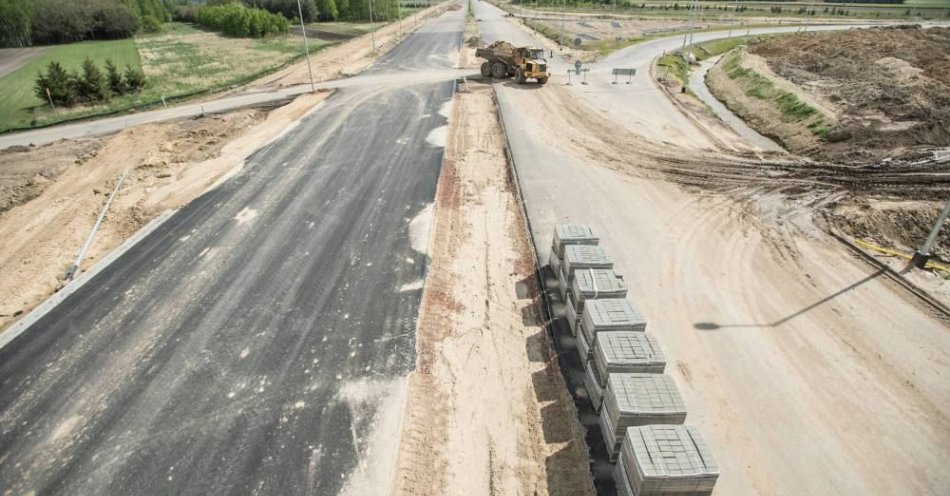 zdjęcie: Rząd zdecydował o zwiększeniu środków na drogi o 2,7 mld zł / fot. PAP