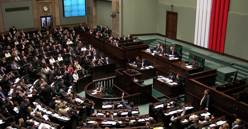 zdjęcie: Sejm uchwalił nowelizację ustawy o SN likwidującą Izbę Dyscyplinarną / https://commons.wikimedia.org/wiki/File:20070907_sejm_rp_100B5000.jpg#/media/Plik:20070907_sejm_rp_100B5000.jpg