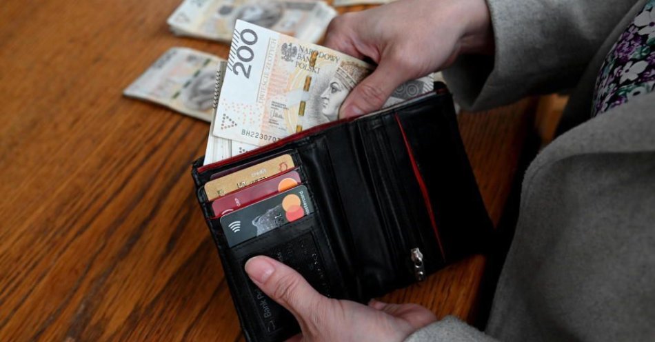 zdjęcie: Wakacje kredytowe dla każdego to zbyt duże obciążenie dla banków / fot. PAP