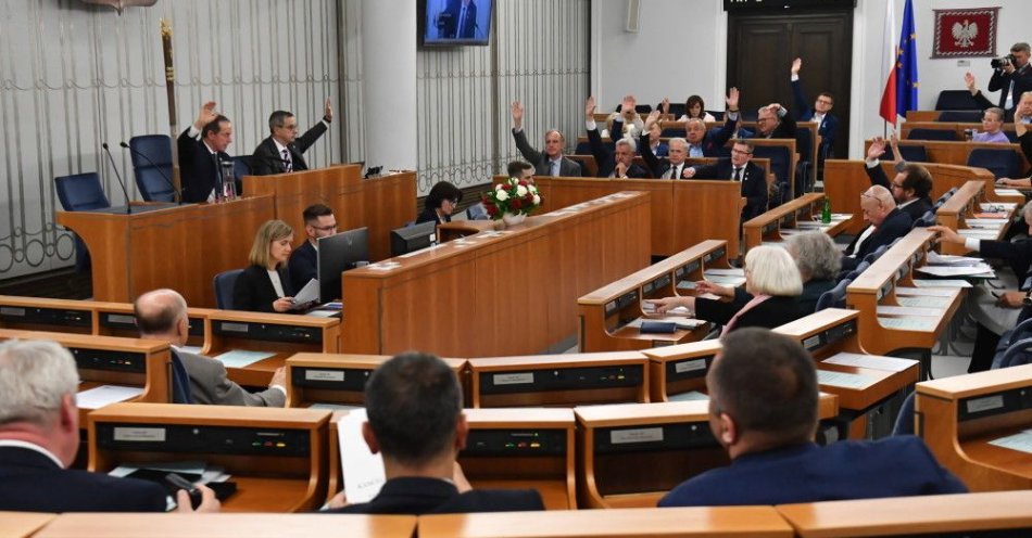 zdjęcie: Senat przyjął nowelizację ustawy o SN wraz z poprawkami / fot. PAP