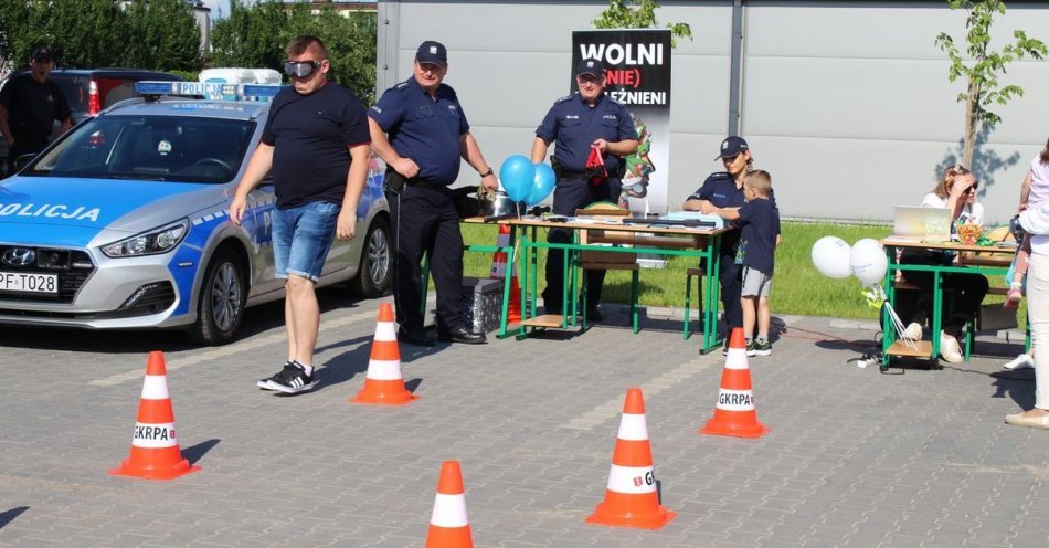 zdjęcie: Pikniki z udziałem wieluńskich mundurowych / fot. KPP w Wieluniu