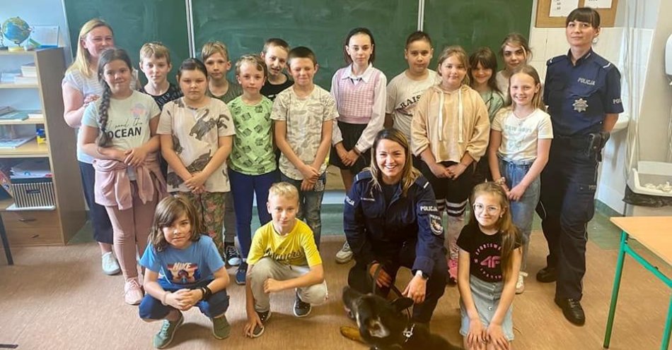 zdjęcie: Odwiedziny w szkołach. / fot. KPP w Lwówku Śląskim