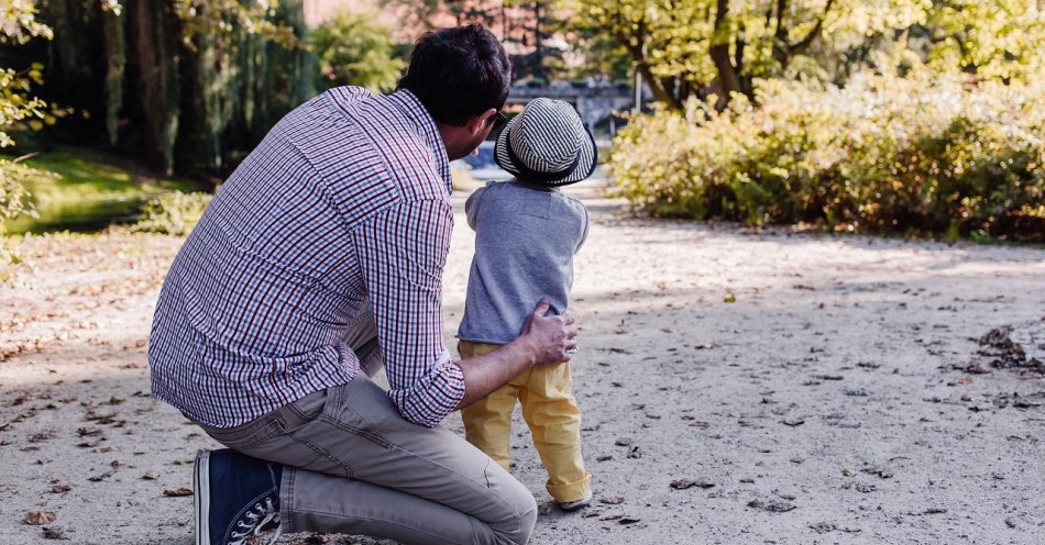 zdjęcie: Urlopy rodzicielskie dla ojców - raport z dyrektywy i nowe rozwiązania / pixabay/2942847
