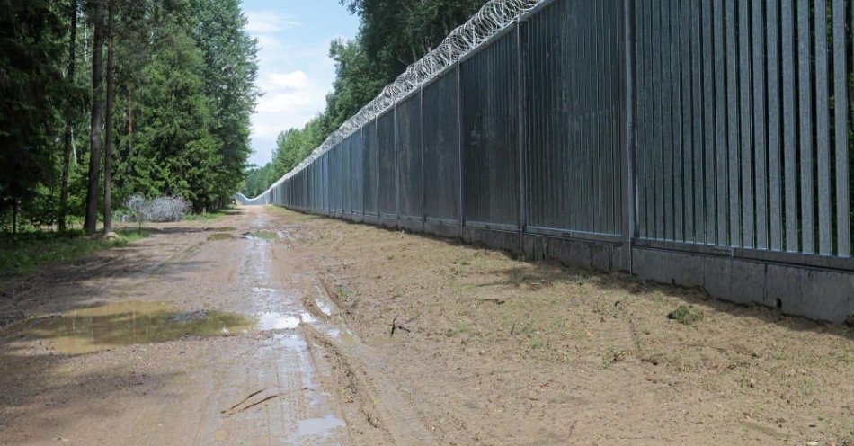zdjęcie: Dobiega końca budowa zapory na granicy polsko-białoruskiej / fot. PAP