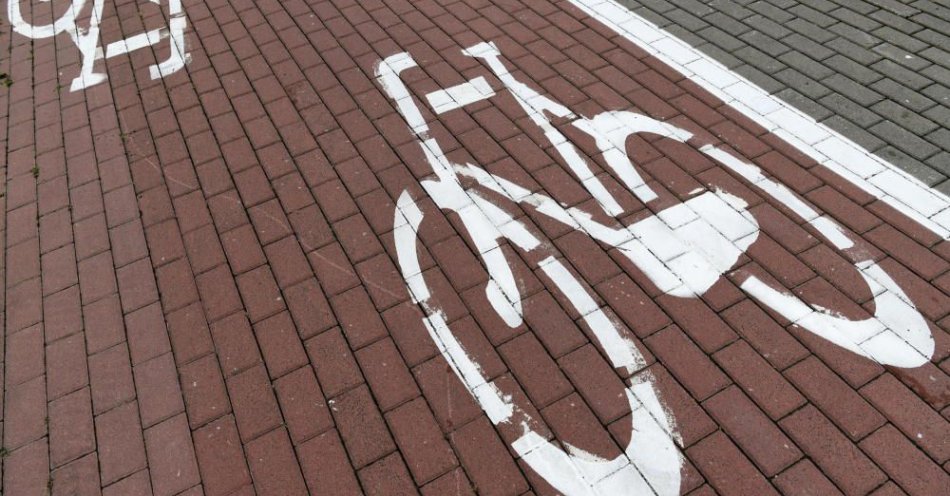 zdjęcie: Niemal 1,1 tys. wypadków z udziałem rowerzystów; to więcej niż przez ostatnie dwa sezony / fot. PAP