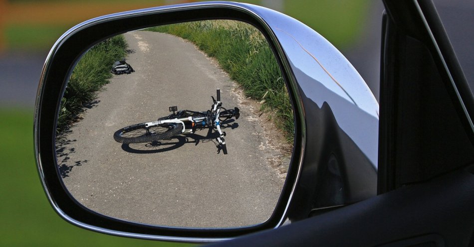zdjęcie: Kolizja drogowa. Potrącenie rowerzystki. / pixabay/1497842
