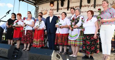 Polska wieś, która opiera się o rodzinne gospodarstwa rolne, może cieszyć się opieką państwa
