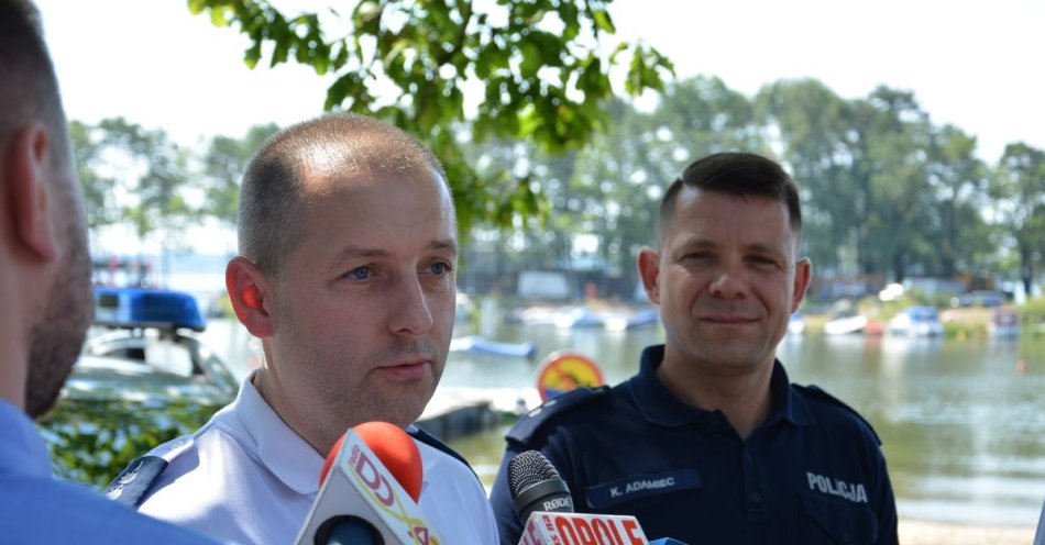 zdjęcie: Briefing dotyczacy Bezpieczych Wakacji z opolskimi policjantami / fot. KMP Opole