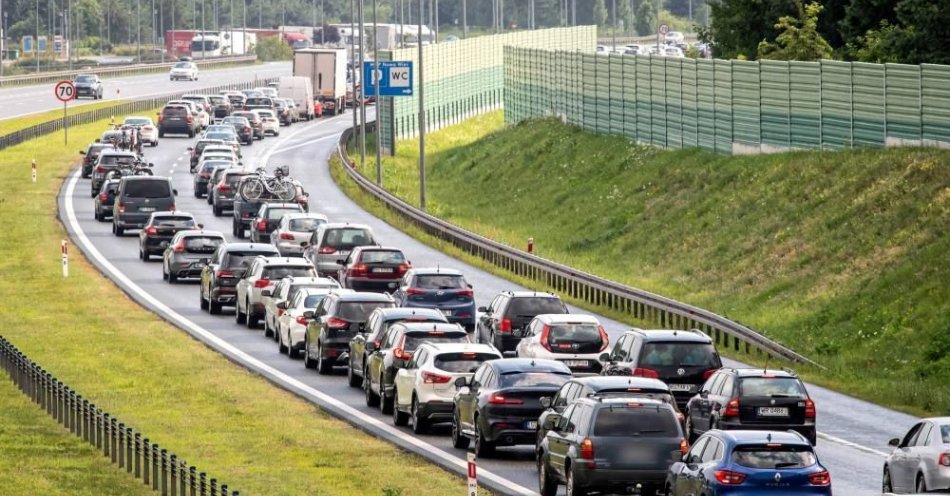 zdjęcie: 47 proc. spośród Polaków, planujących zakup auta używanego, wyda na niego do 30 tys. zł / fot. PAP