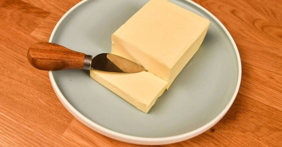 zdjęcie: Spada sprzedaż masła, a w supermarketach rośnie sprzedaż miksów maślanych / fot. PAP