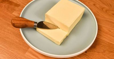 Spada sprzedaż masła, a w supermarketach rośnie sprzedaż miksów maślanych