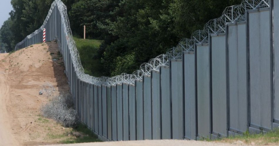 zdjęcie: 202 km bariery elektronicznej na granicy Polski z Białorusią w woj. podlaskim / fot. PAP