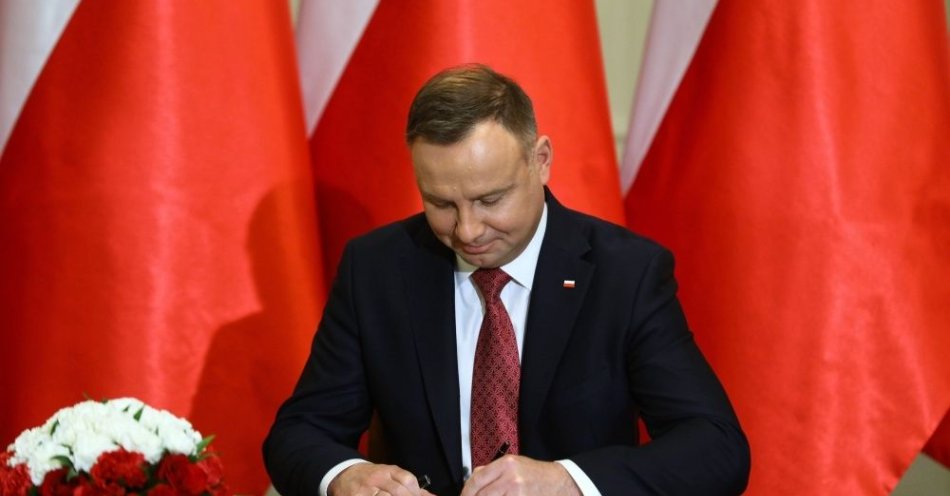 zdjęcie: Prezydent Andrzej Duda podpisał ustawę ws. maksymalnej ceny węgla m.in. dla odbiorców indywidualnych / fot. PAP