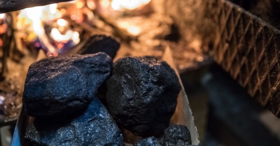 zdjęcie: Rząd chce wprowadzić jednorazowy dodatek węglowy w wysokości 3 tys. zł / fot. PAP