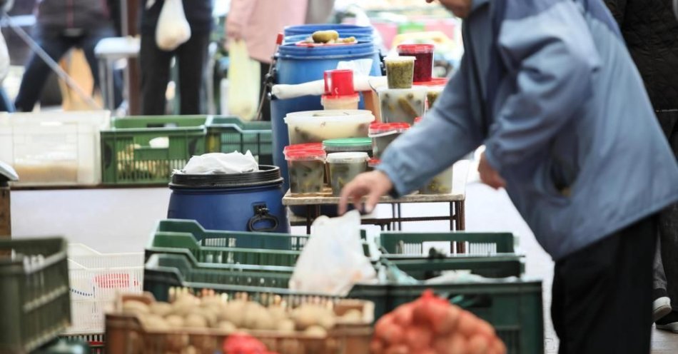 zdjęcie: Zadłużenie handlujących na bazarach wzrosło do niemal 80 mln zł / fot. PAP