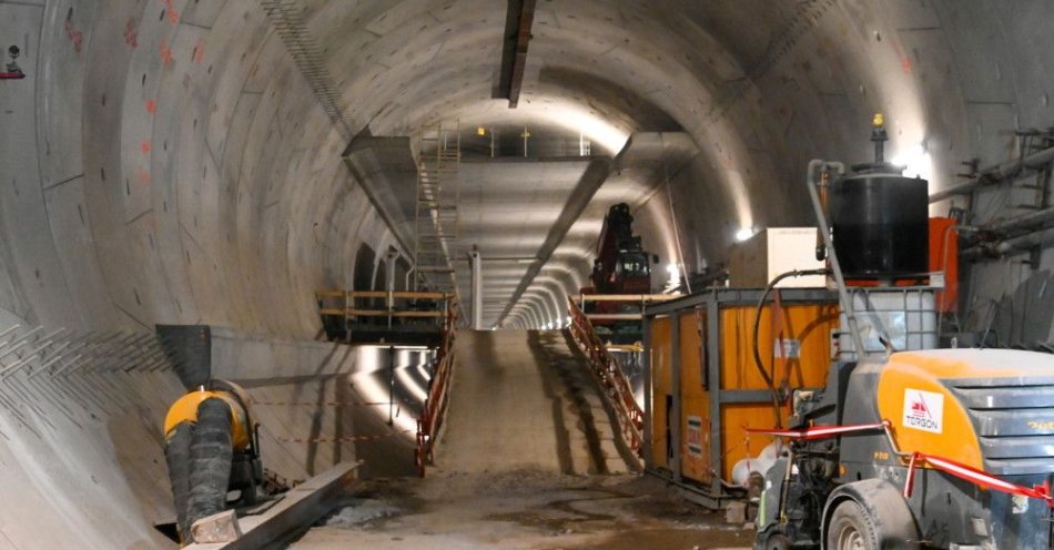 zdjęcie: Kończą się prace przy budowie wyjść ewakuacyjnych z tunelu pod Świną / fot. PAP