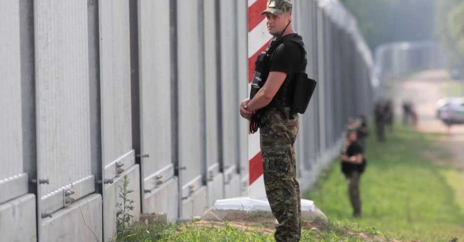 zdjęcie: 39 osób próbowało w sobotę dostać się nielegalnie z Białorusi do Polski / fot. PAP